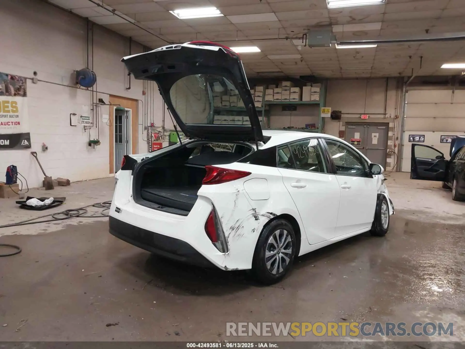 4 Photograph of a damaged car JTDKAMFP2M3166204 TOYOTA PRIUS PRIME 2021