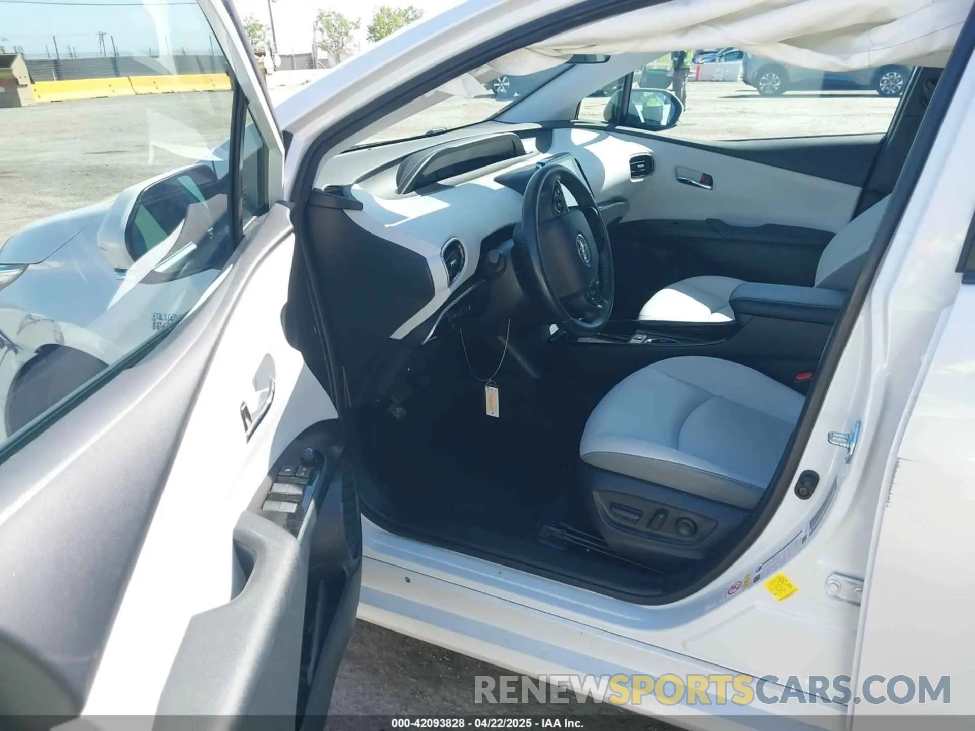 5 Photograph of a damaged car JTDKAMFP2M3177459 TOYOTA PRIUS PRIME 2021
