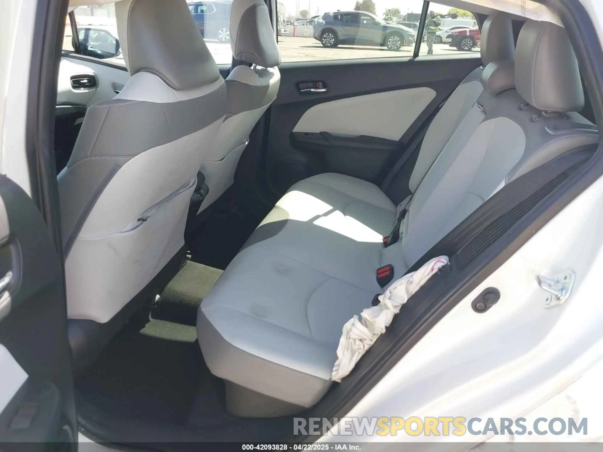 8 Photograph of a damaged car JTDKAMFP2M3177459 TOYOTA PRIUS PRIME 2021