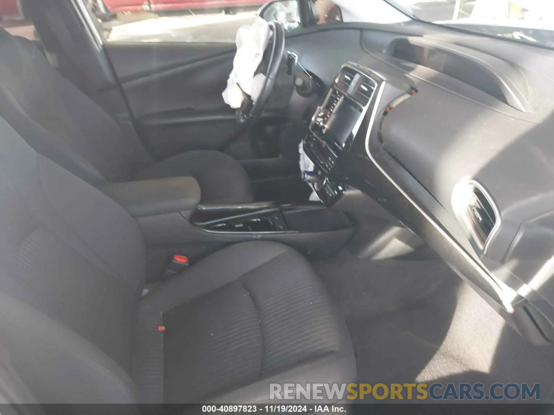5 Photograph of a damaged car JTDKAMFP2M3194066 TOYOTA PRIUS PRIME 2021