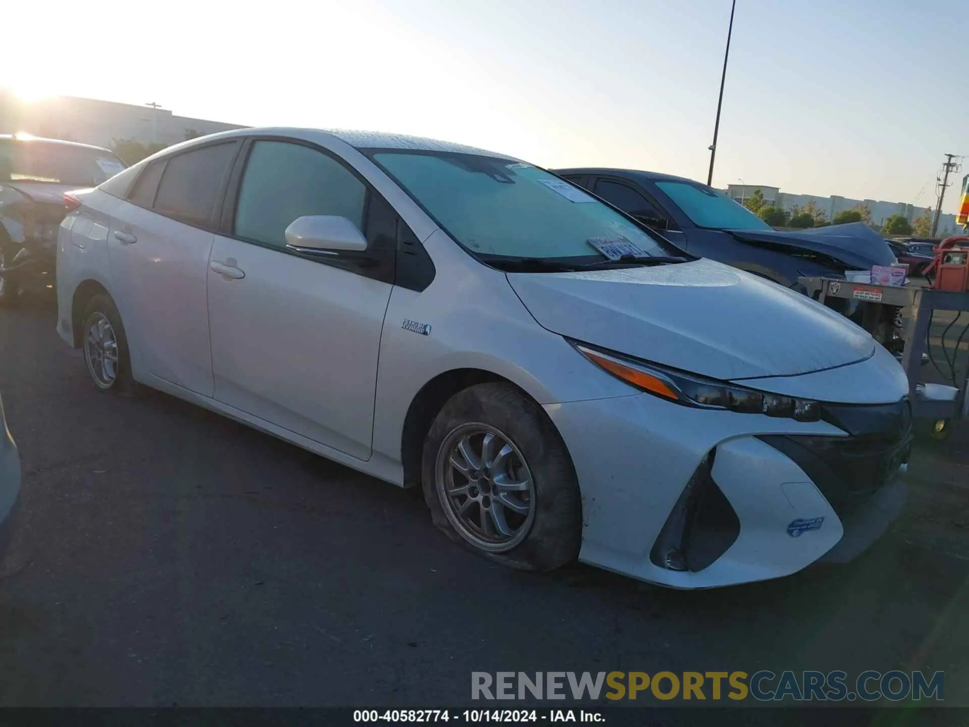 1 Photograph of a damaged car JTDKAMFP3M3195565 TOYOTA PRIUS PRIME 2021