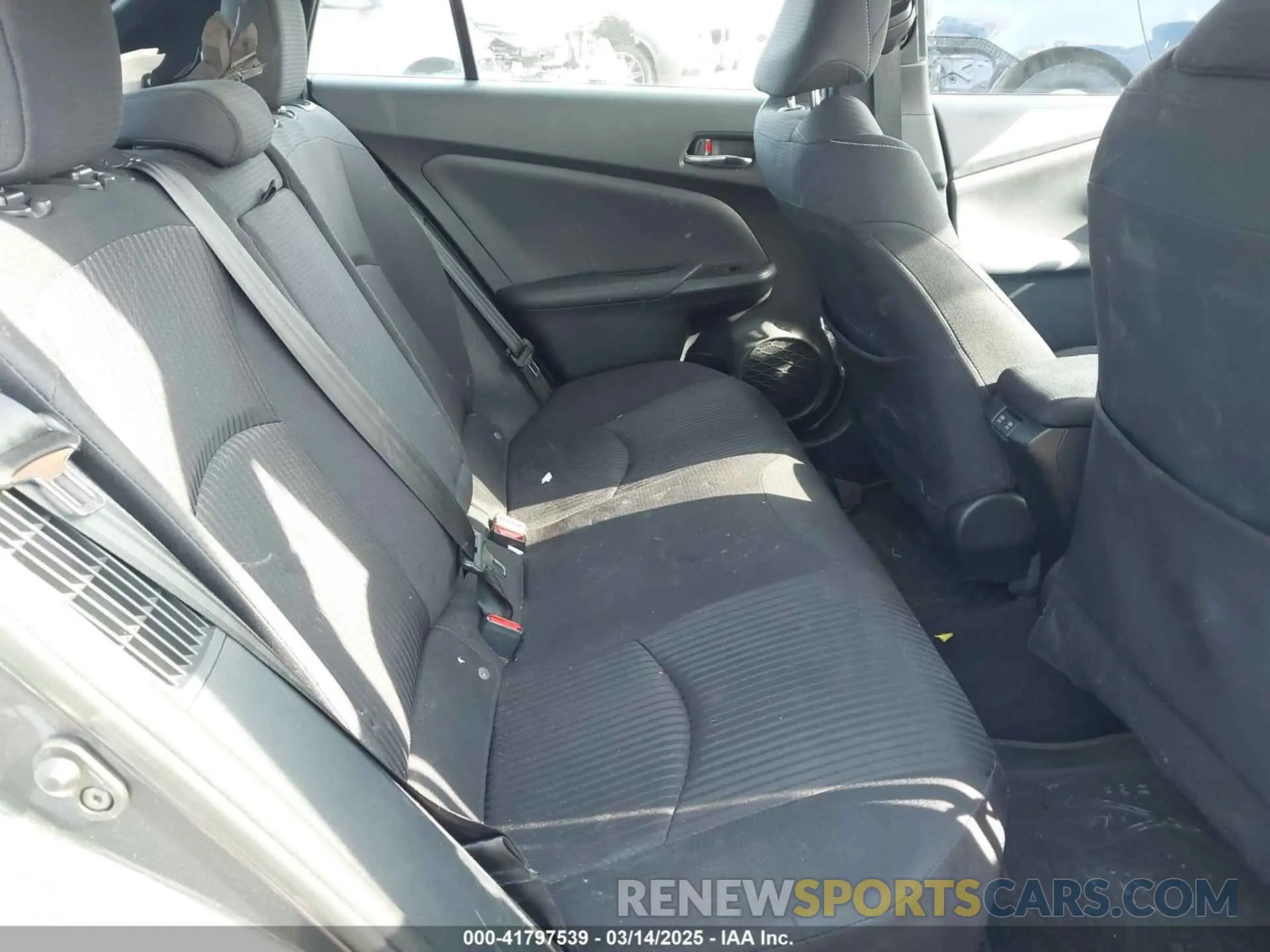 8 Photograph of a damaged car JTDKAMFP4M3165667 TOYOTA PRIUS PRIME 2021