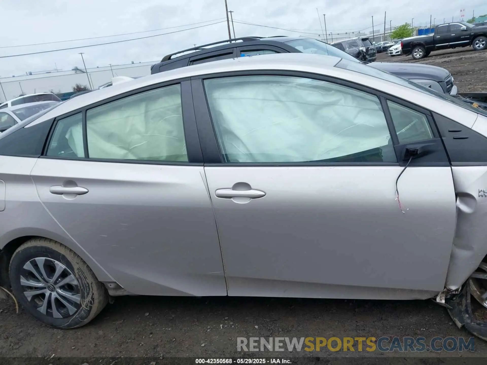12 Photograph of a damaged car JTDKAMFP7M3183564 TOYOTA PRIUS PRIME 2021