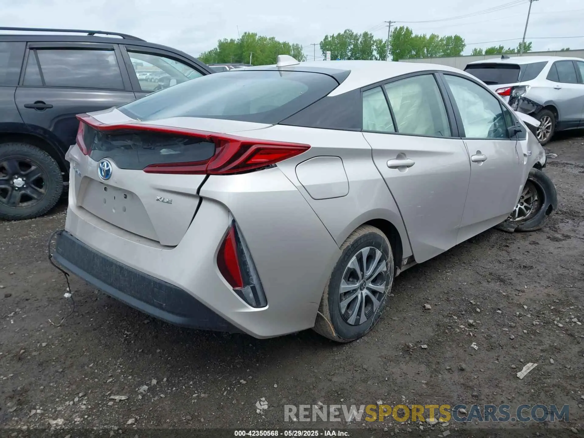 4 Photograph of a damaged car JTDKAMFP7M3183564 TOYOTA PRIUS PRIME 2021