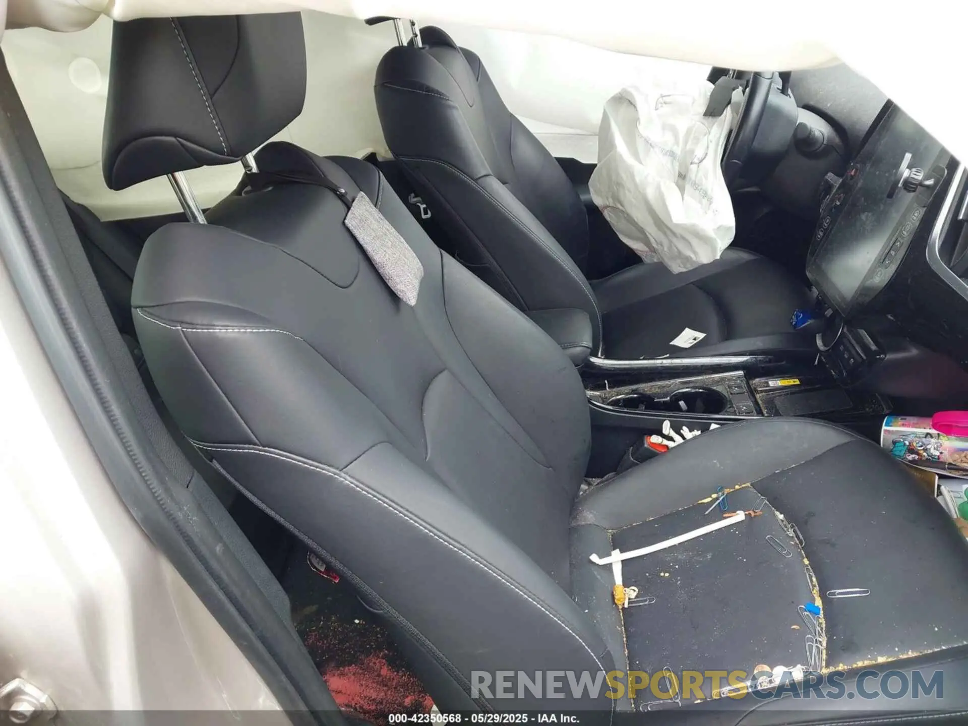 5 Photograph of a damaged car JTDKAMFP7M3183564 TOYOTA PRIUS PRIME 2021