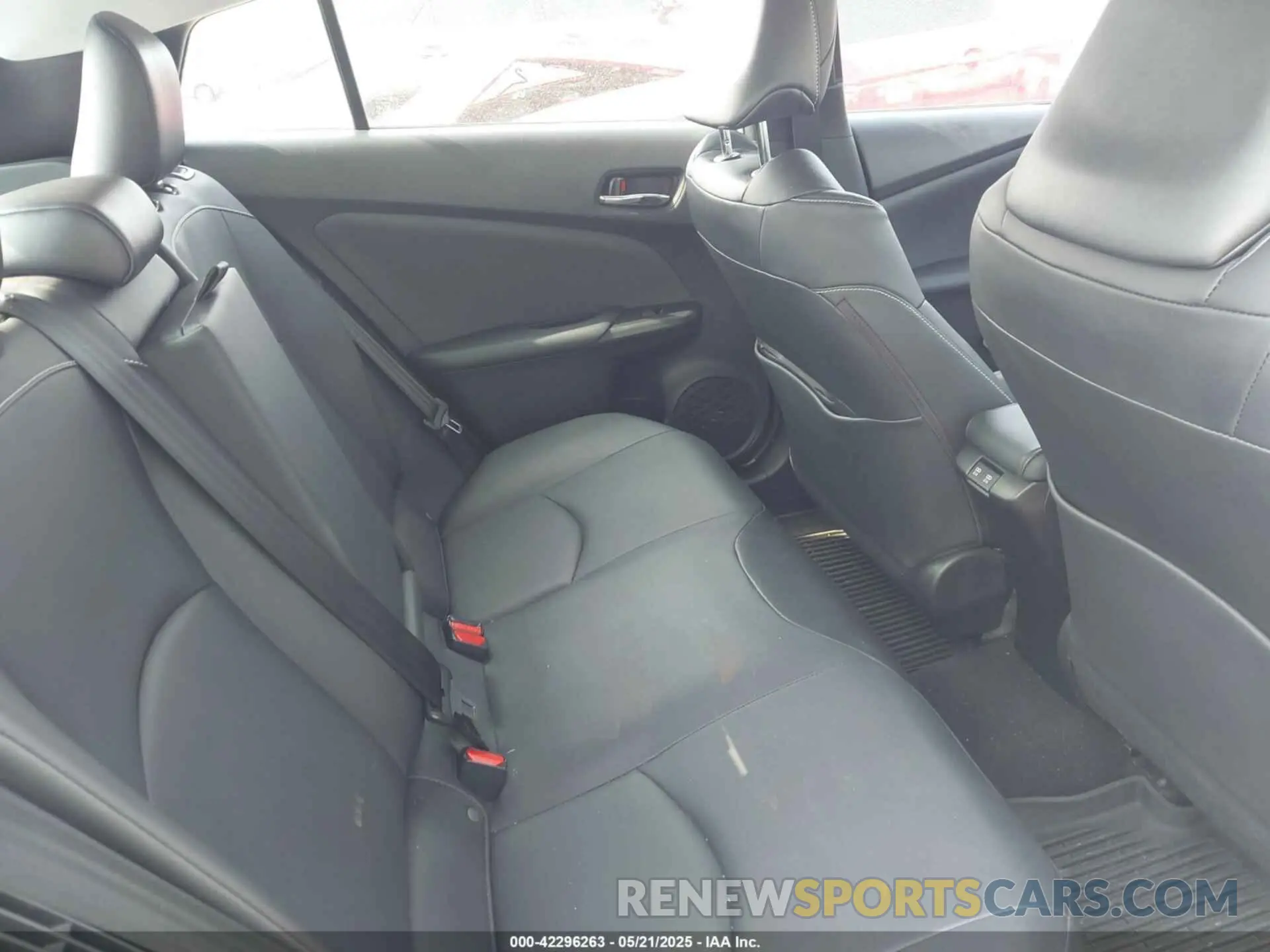 8 Photograph of a damaged car JTDKAMFP7M3194774 TOYOTA PRIUS PRIME 2021