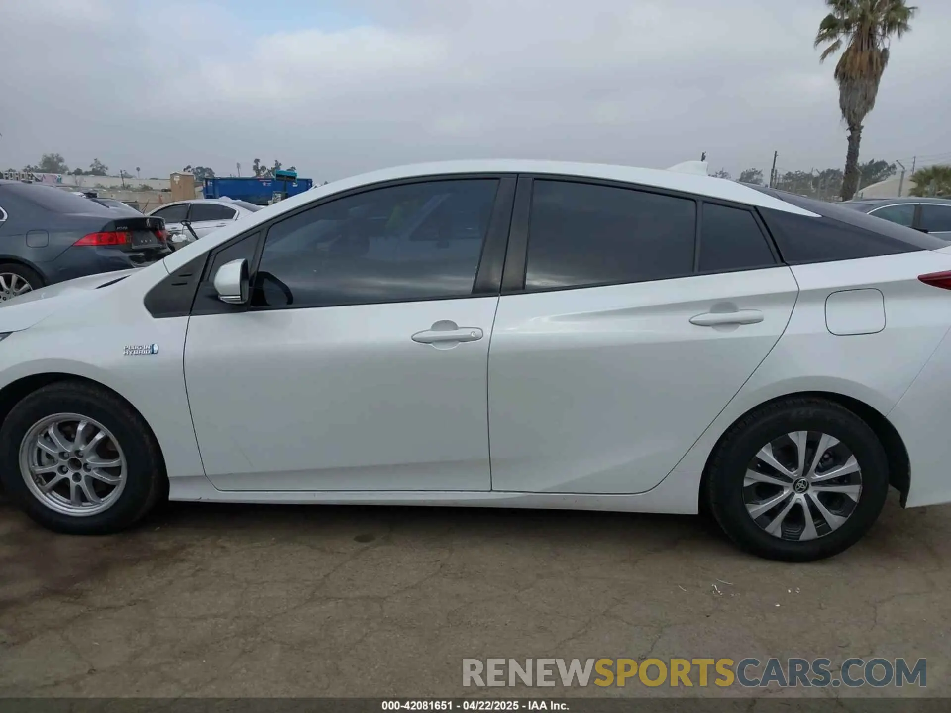 14 Photograph of a damaged car JTDKAMFP9M3194047 TOYOTA PRIUS PRIME 2021
