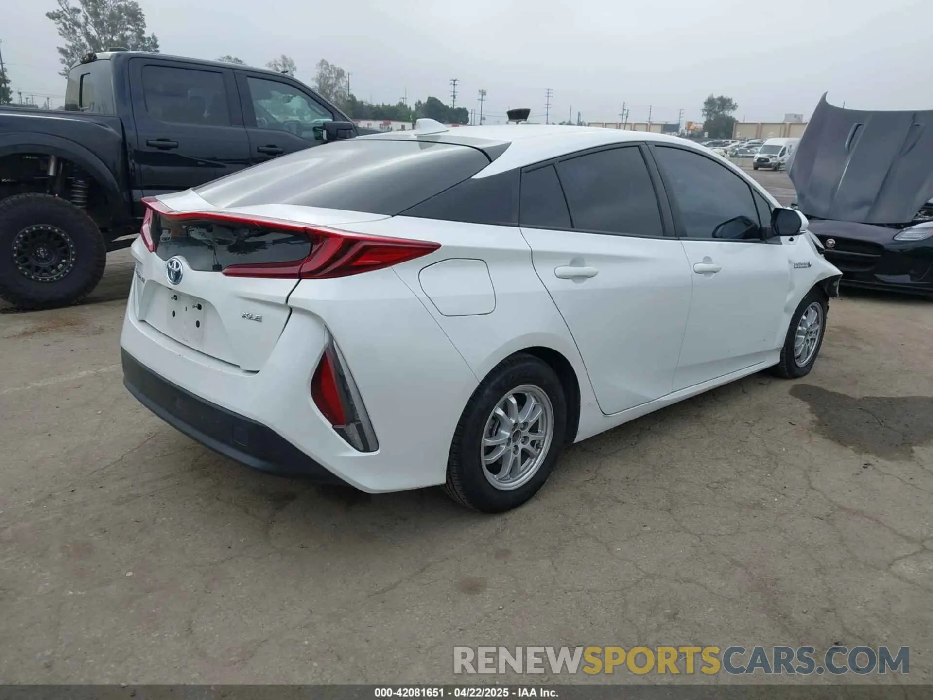 4 Photograph of a damaged car JTDKAMFP9M3194047 TOYOTA PRIUS PRIME 2021