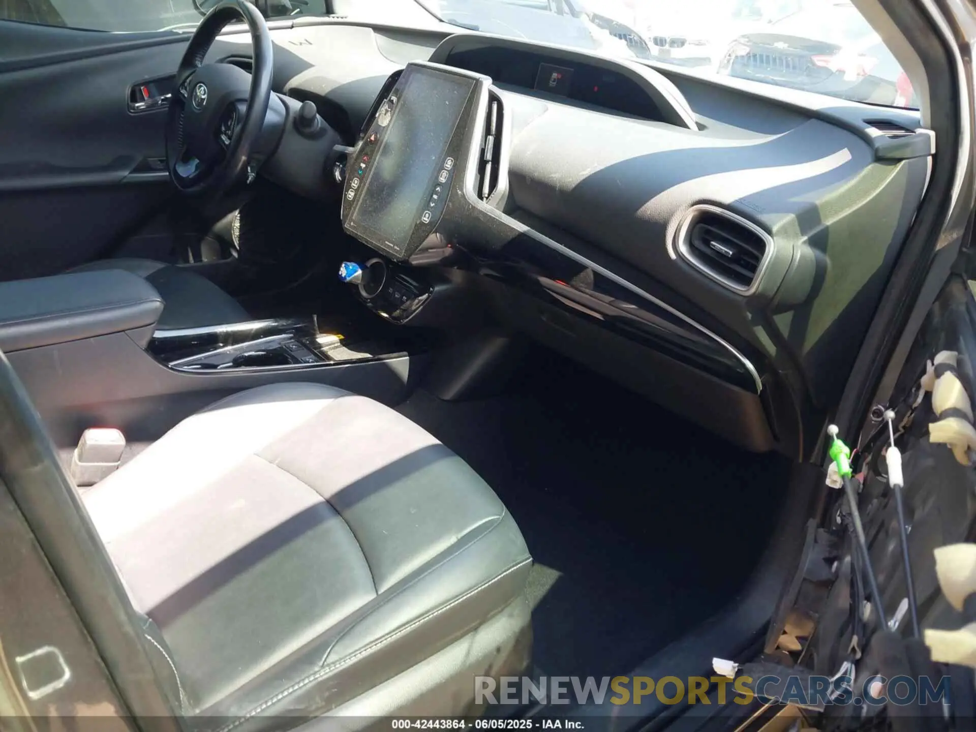 5 Photograph of a damaged car JTDKAMFPXM3190833 TOYOTA PRIUS PRIME 2021