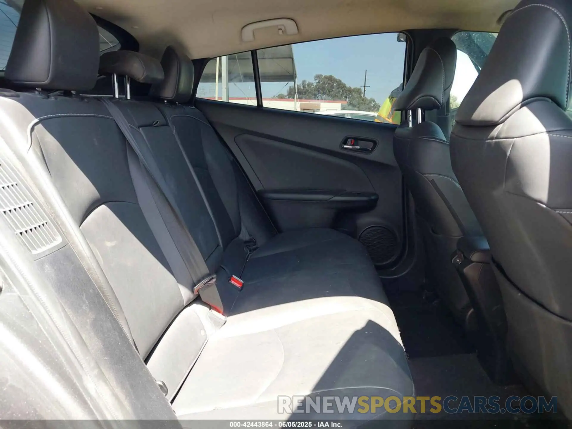 8 Photograph of a damaged car JTDKAMFPXM3190833 TOYOTA PRIUS PRIME 2021