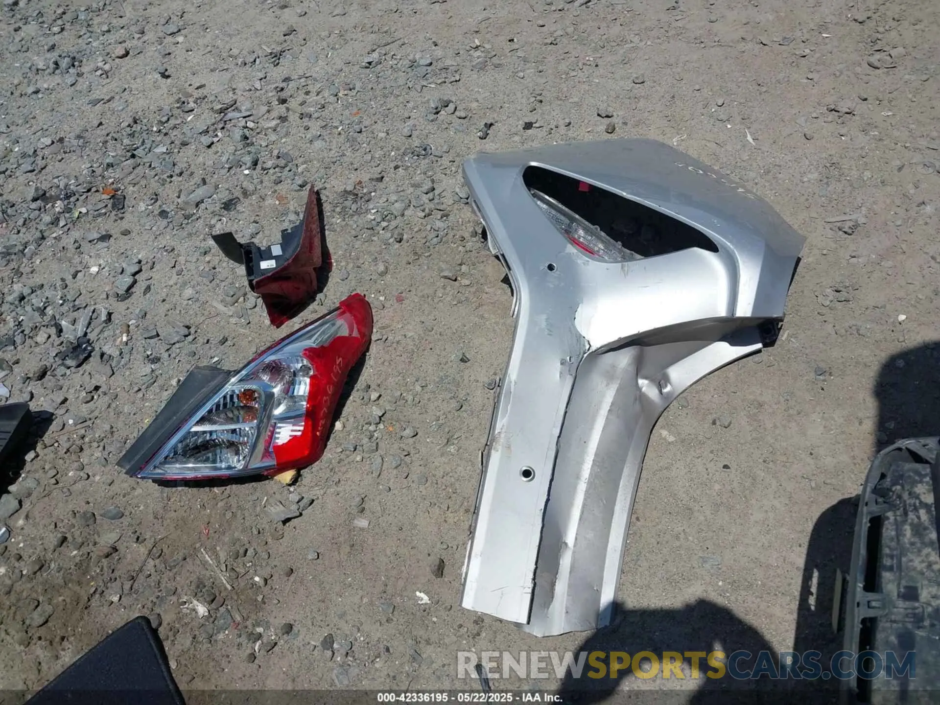 12 Photograph of a damaged car JTDKAMFP2N3208601 TOYOTA PRIUS PRIME 2022