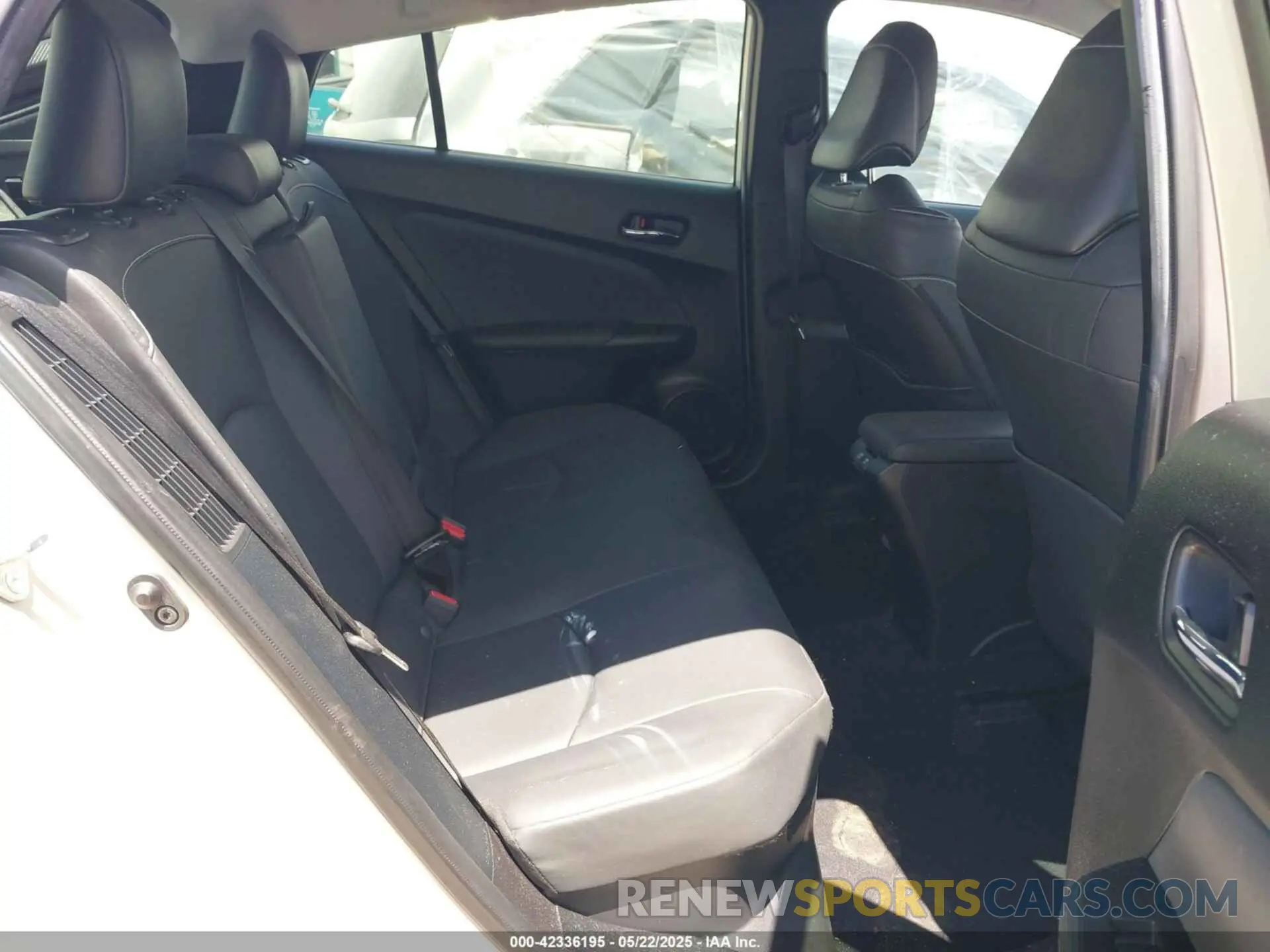 8 Photograph of a damaged car JTDKAMFP2N3208601 TOYOTA PRIUS PRIME 2022