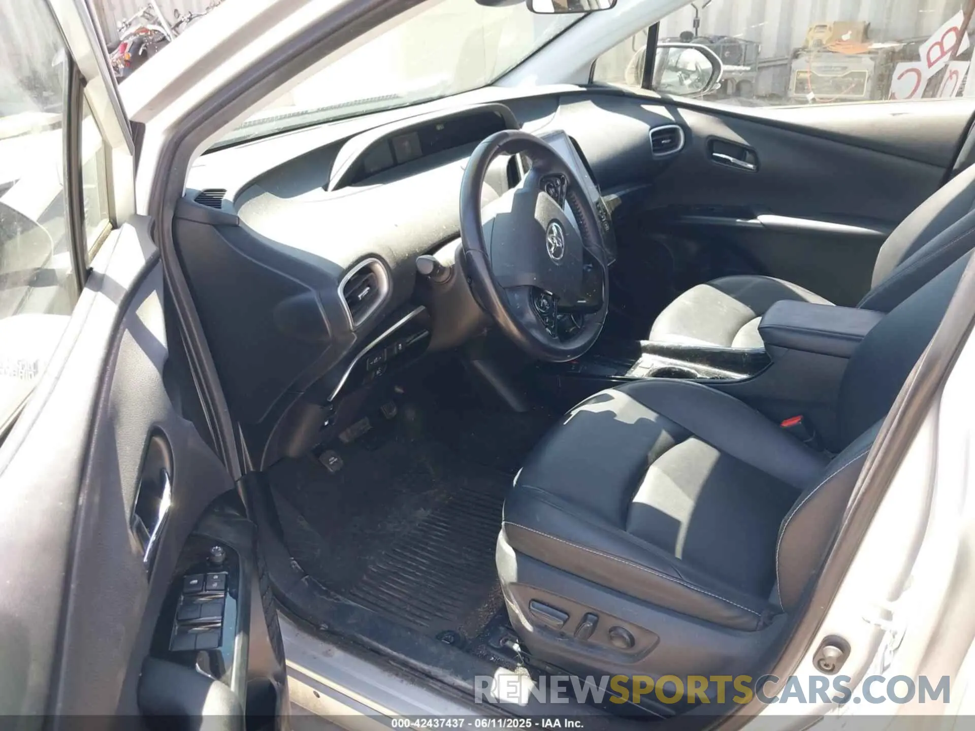 5 Photograph of a damaged car JTDKAMFP2N3214169 TOYOTA PRIUS PRIME 2022