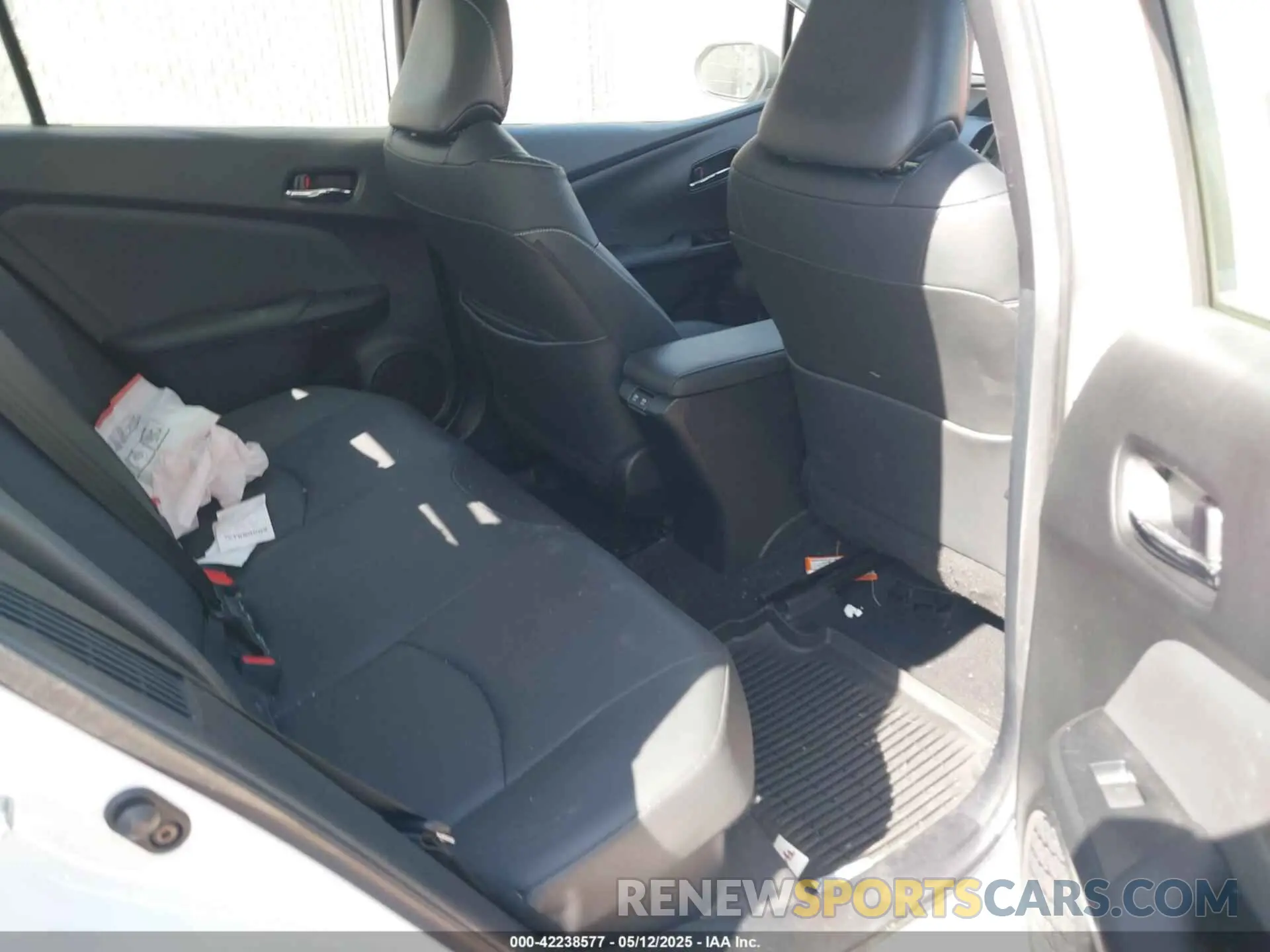 8 Photograph of a damaged car JTDKAMFP3N3202936 TOYOTA PRIUS PRIME 2022