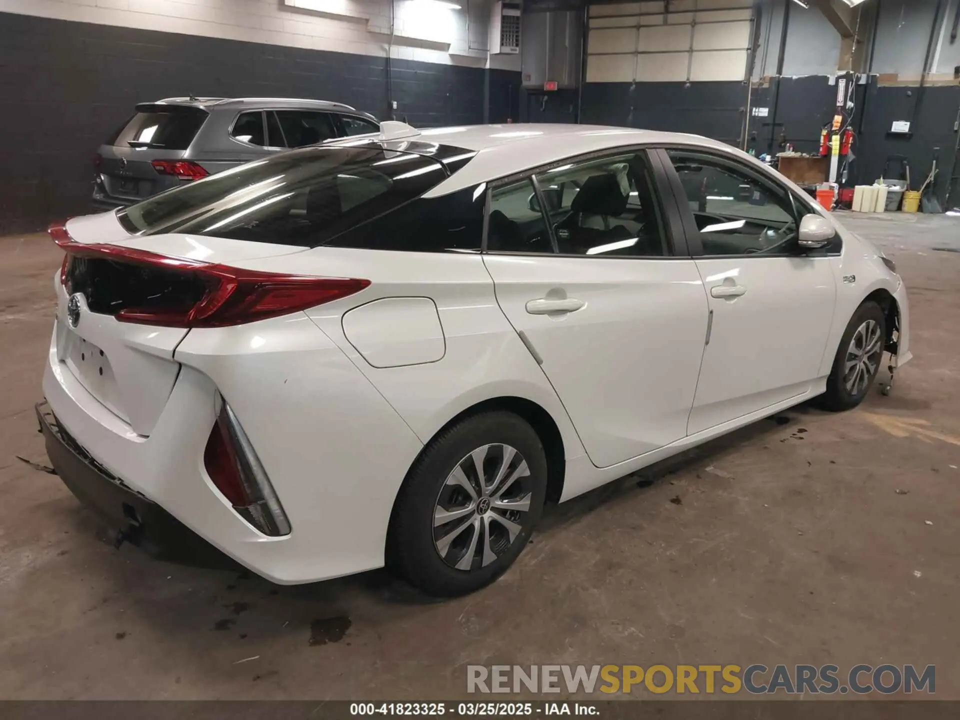 4 Photograph of a damaged car JTDKAMFP4N3204257 TOYOTA PRIUS PRIME 2022