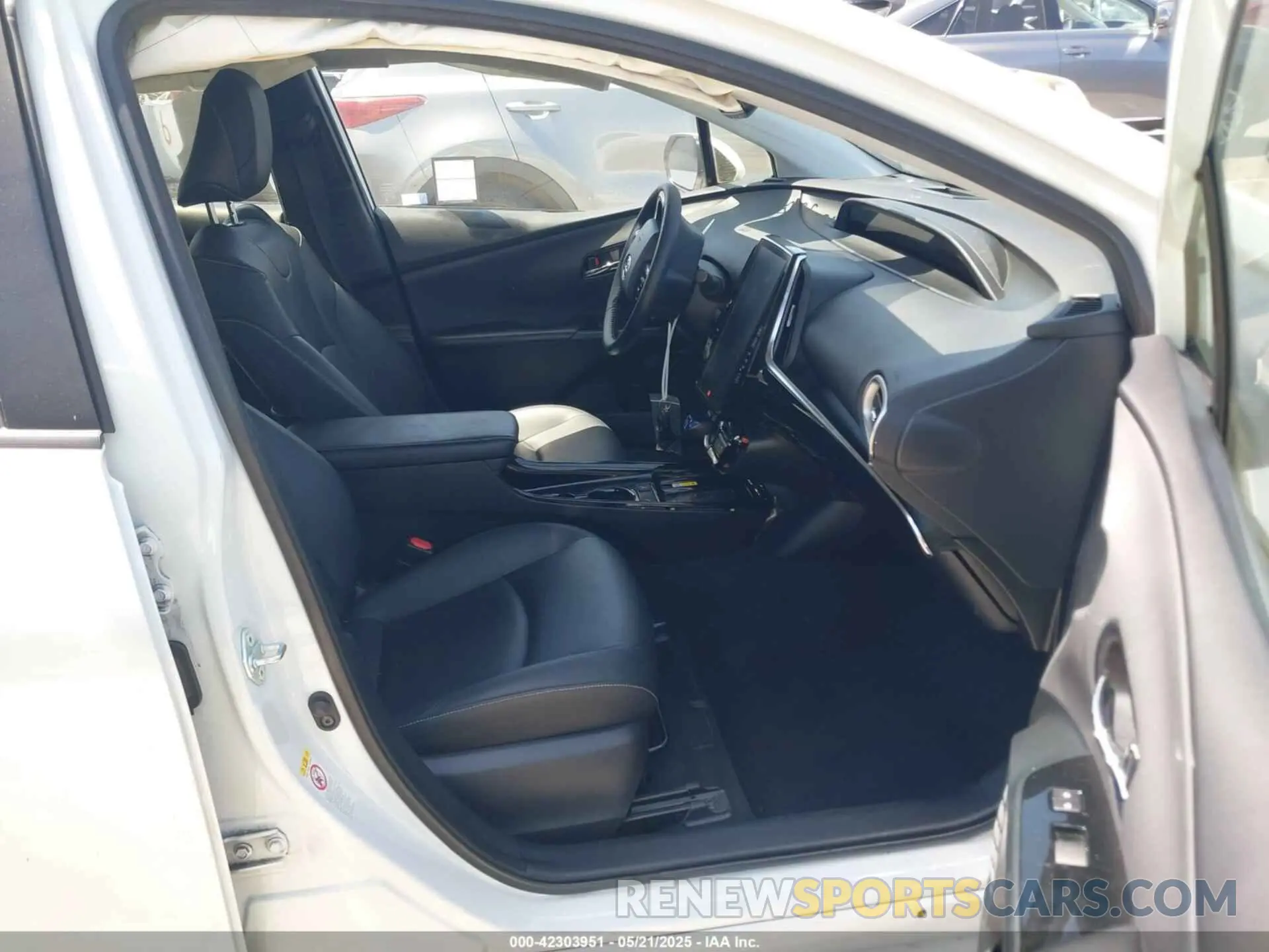 5 Photograph of a damaged car JTDKAMFP8N3204441 TOYOTA PRIUS PRIME 2022