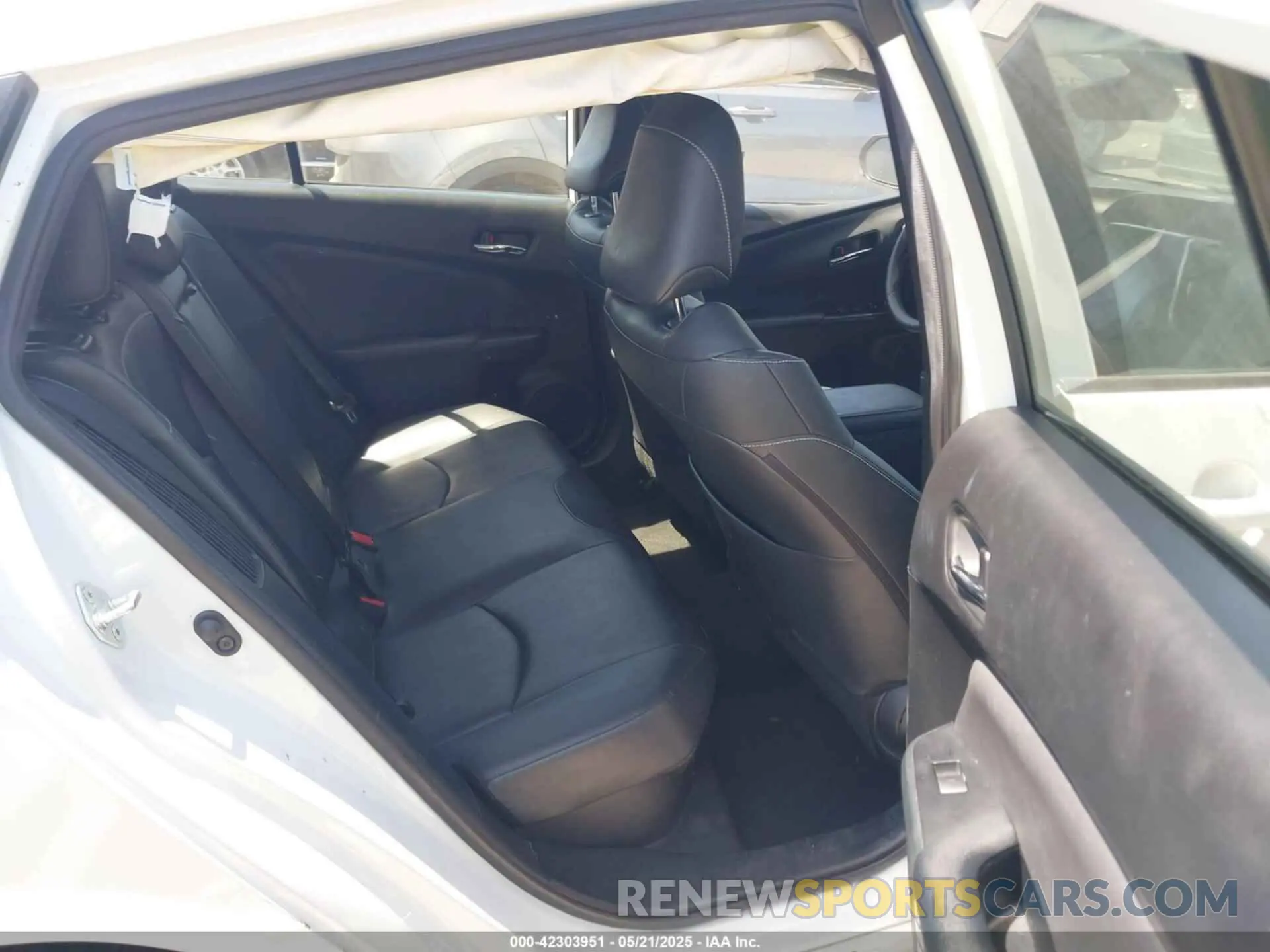 8 Photograph of a damaged car JTDKAMFP8N3204441 TOYOTA PRIUS PRIME 2022