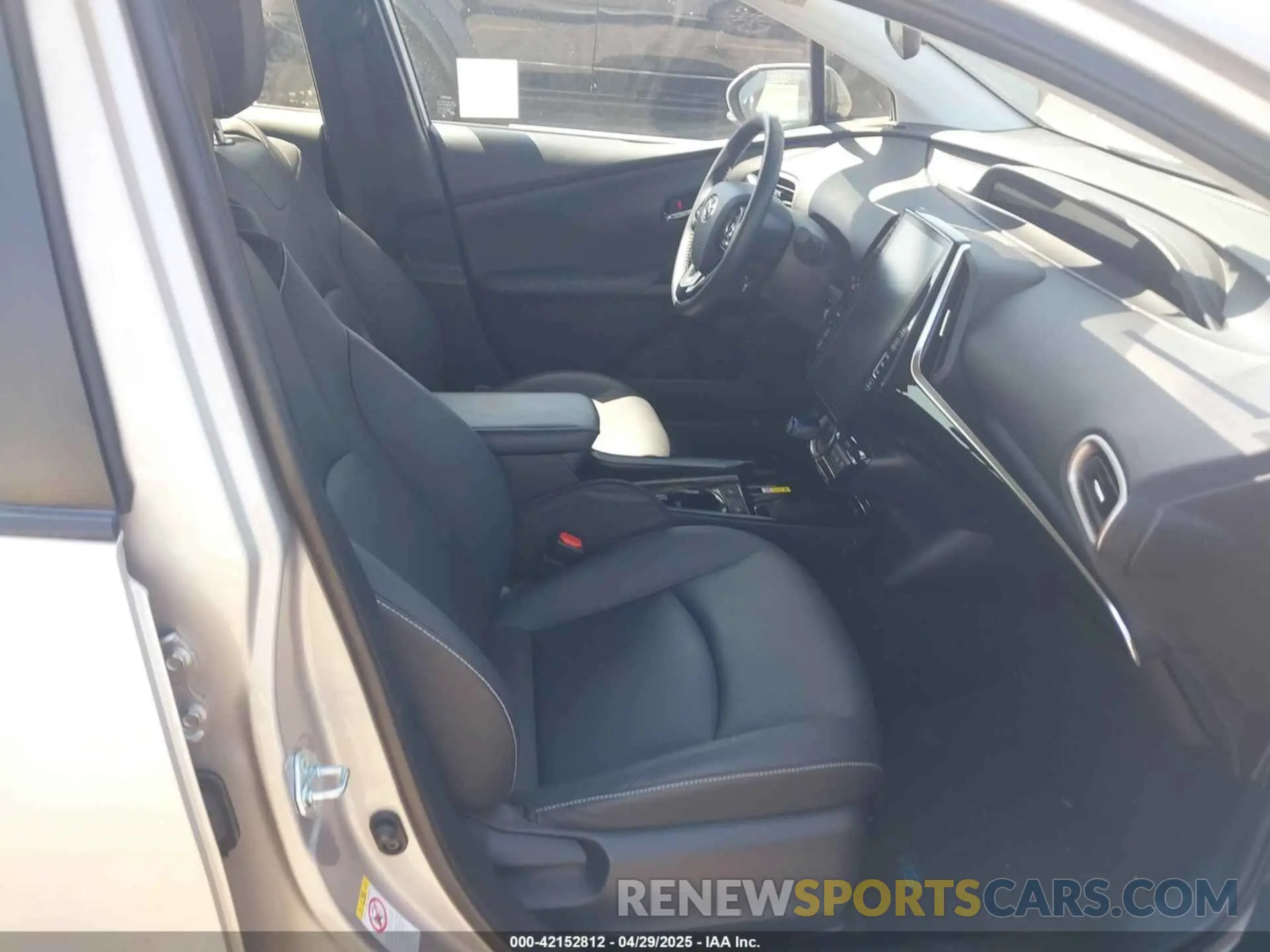5 Photograph of a damaged car JTDKAMFP9N3206943 TOYOTA PRIUS PRIME 2022