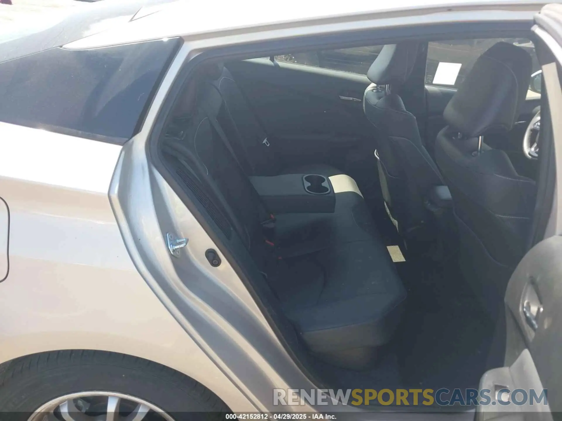8 Photograph of a damaged car JTDKAMFP9N3206943 TOYOTA PRIUS PRIME 2022