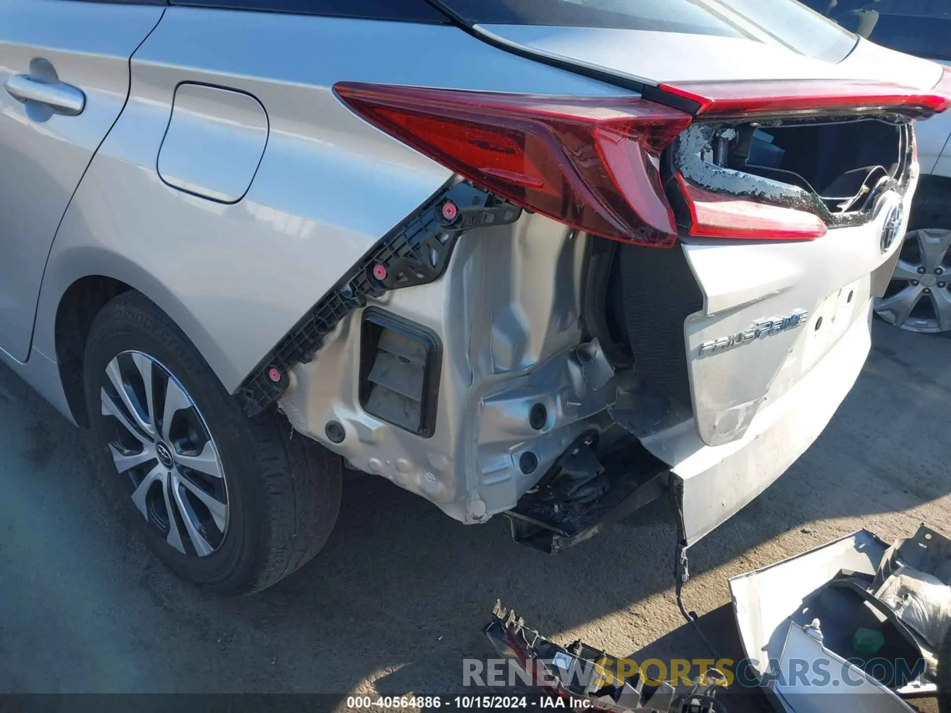 18 Photograph of a damaged car JTDKAMFP9N3219398 TOYOTA PRIUS PRIME 2022