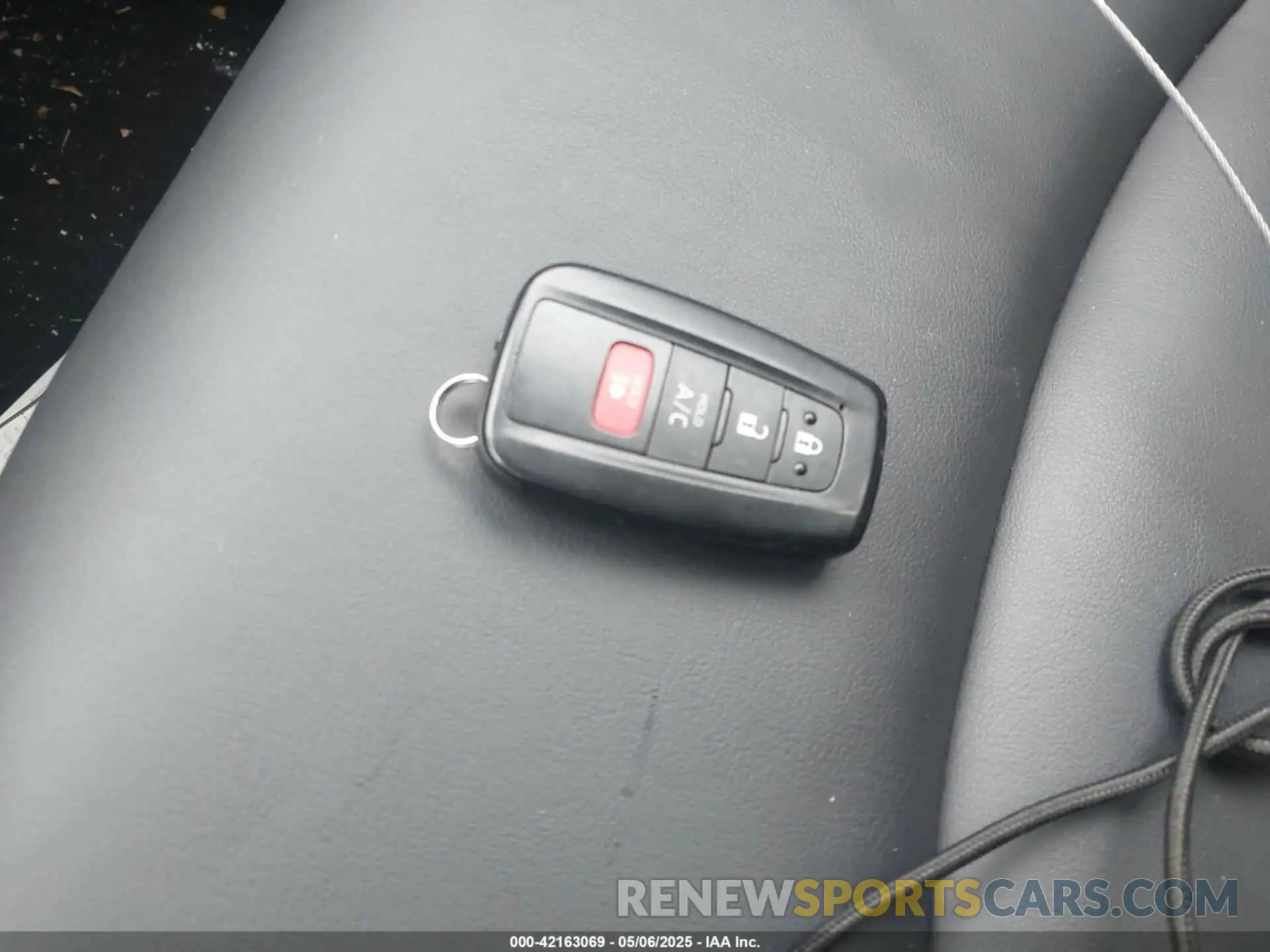 11 Photograph of a damaged car JTDKAMFPXN3198643 TOYOTA PRIUS PRIME 2022