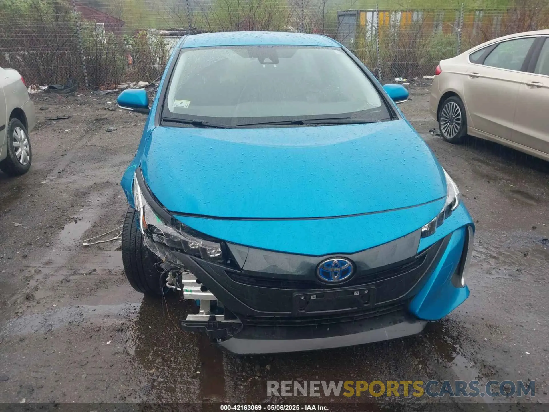 12 Photograph of a damaged car JTDKAMFPXN3198643 TOYOTA PRIUS PRIME 2022
