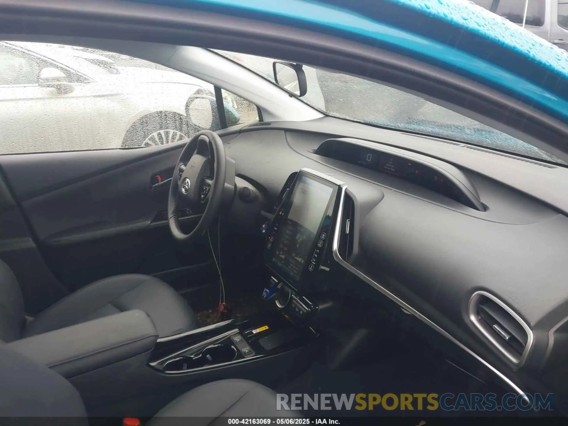 5 Photograph of a damaged car JTDKAMFPXN3198643 TOYOTA PRIUS PRIME 2022