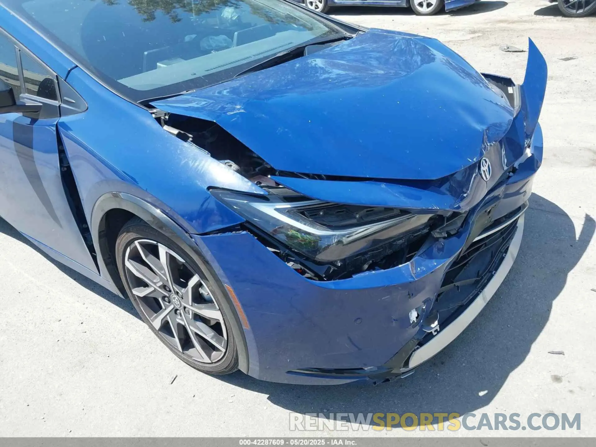 18 Photograph of a damaged car JTDACACUXP3010141 TOYOTA PRIUS PRIME 2023