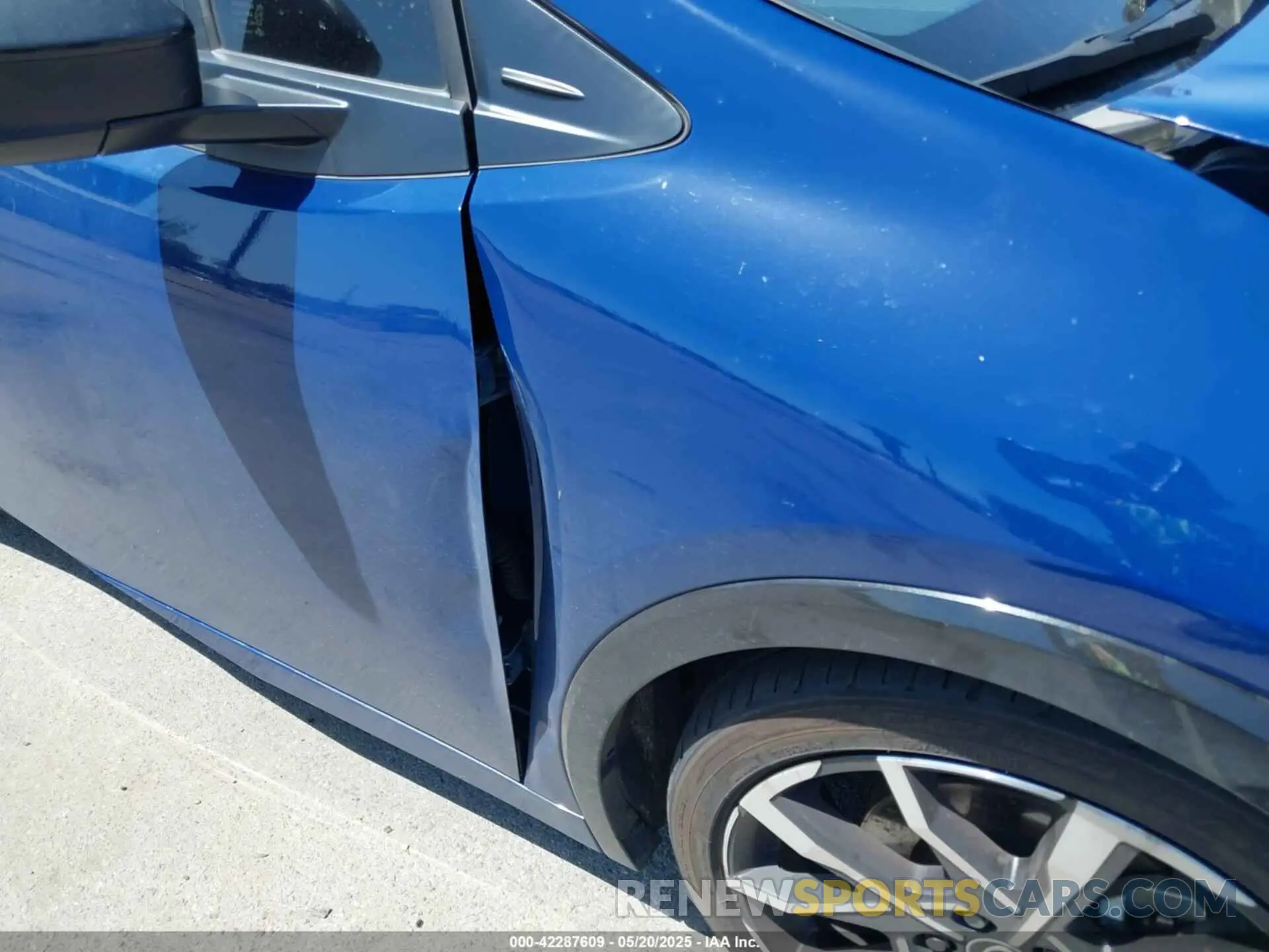 19 Photograph of a damaged car JTDACACUXP3010141 TOYOTA PRIUS PRIME 2023