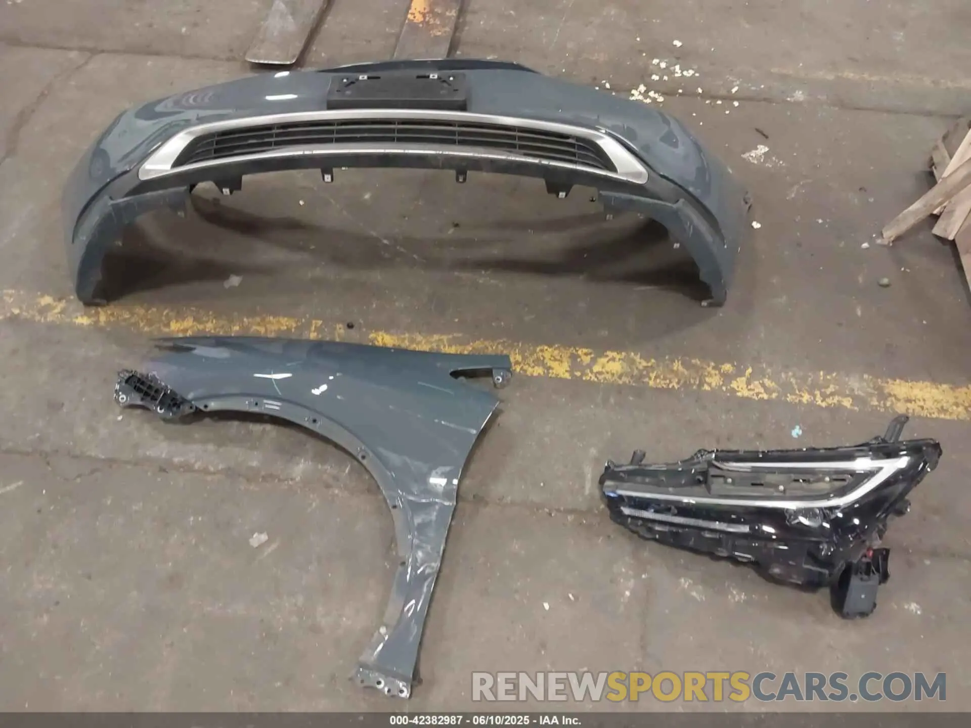 18 Photograph of a damaged car JTDACACU0R3022382 TOYOTA PRIUS PRIME 2024