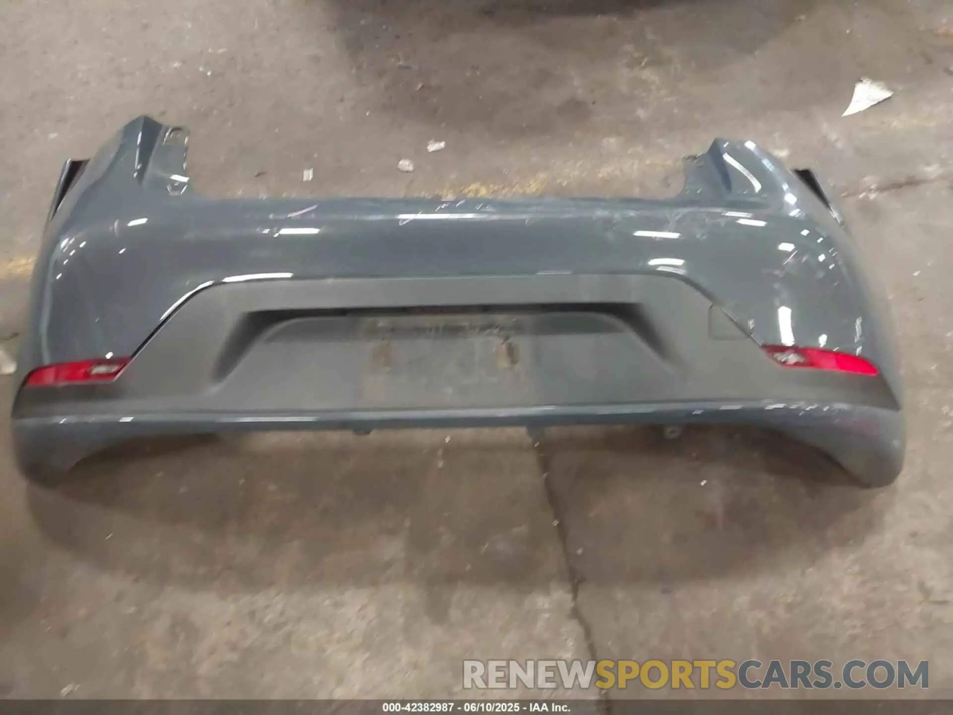 19 Photograph of a damaged car JTDACACU0R3022382 TOYOTA PRIUS PRIME 2024