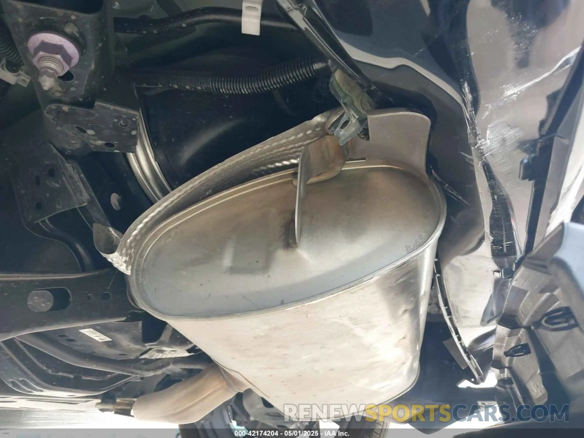 19 Photograph of a damaged car JTDACACU1R3033326 TOYOTA PRIUS PRIME 2024