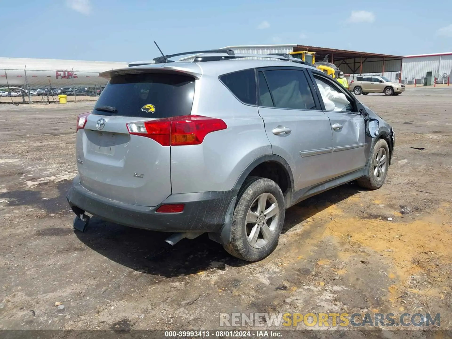 4 Photograph of a damaged car 2T3WFREV2FW165795 TOYOTA RAV4 2015