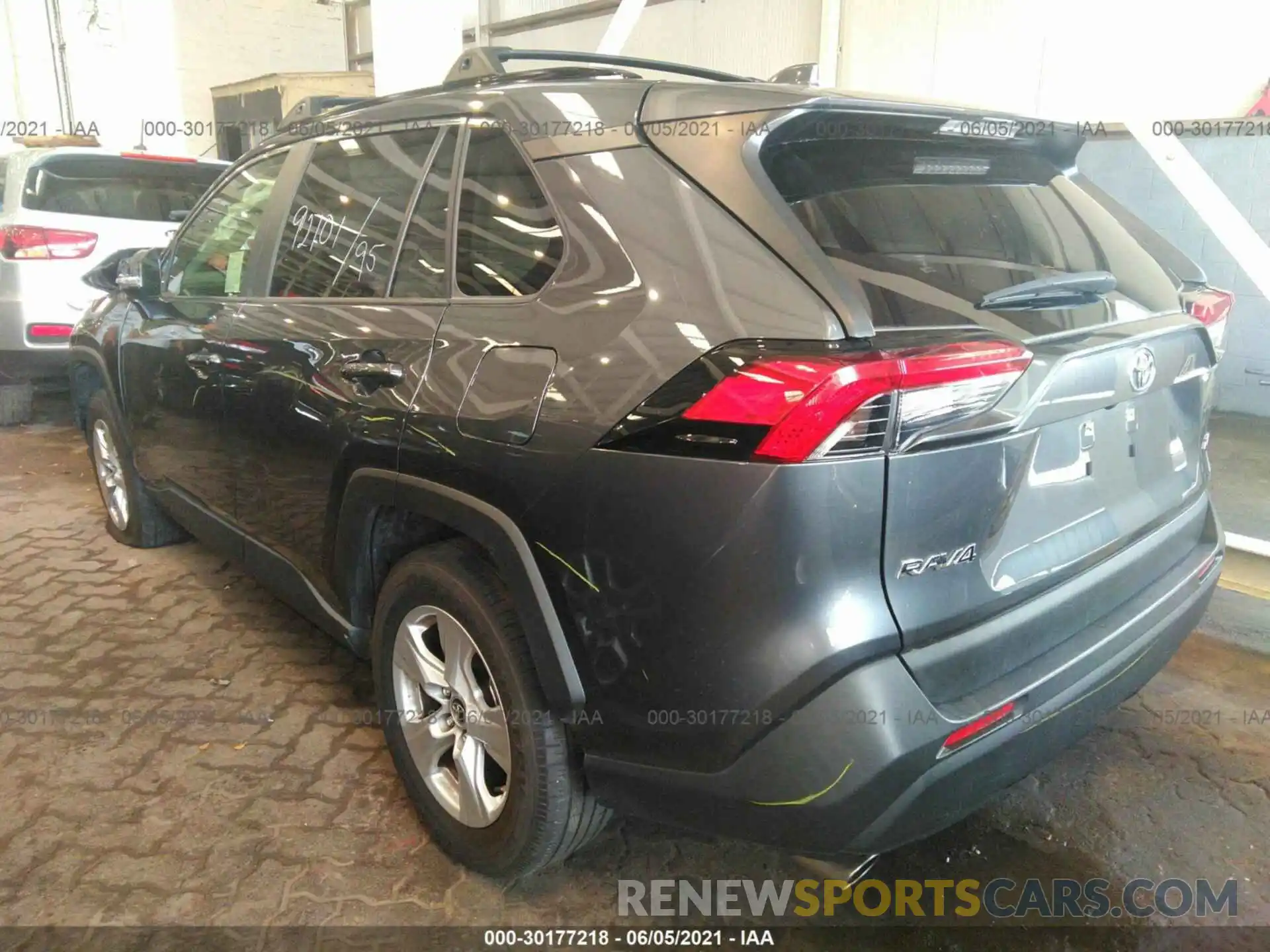 3 Photograph of a damaged car 00000000000510774 TOYOTA RAV4 2019