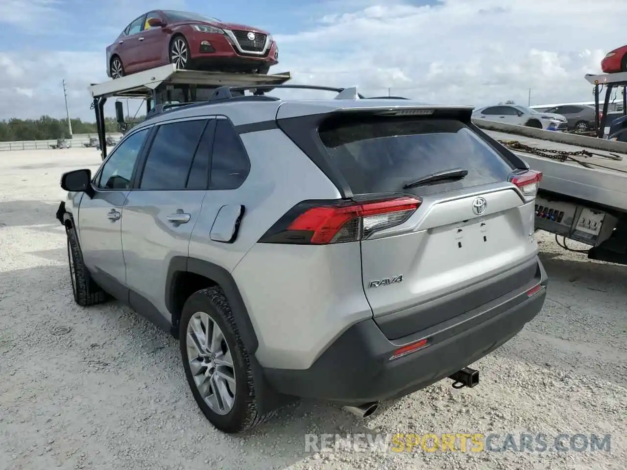 2 Photograph of a damaged car 2T3A1RFV0KC017941 TOYOTA RAV4 2019