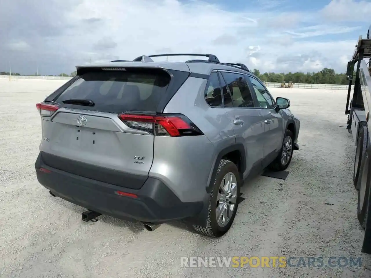 3 Photograph of a damaged car 2T3A1RFV0KC017941 TOYOTA RAV4 2019