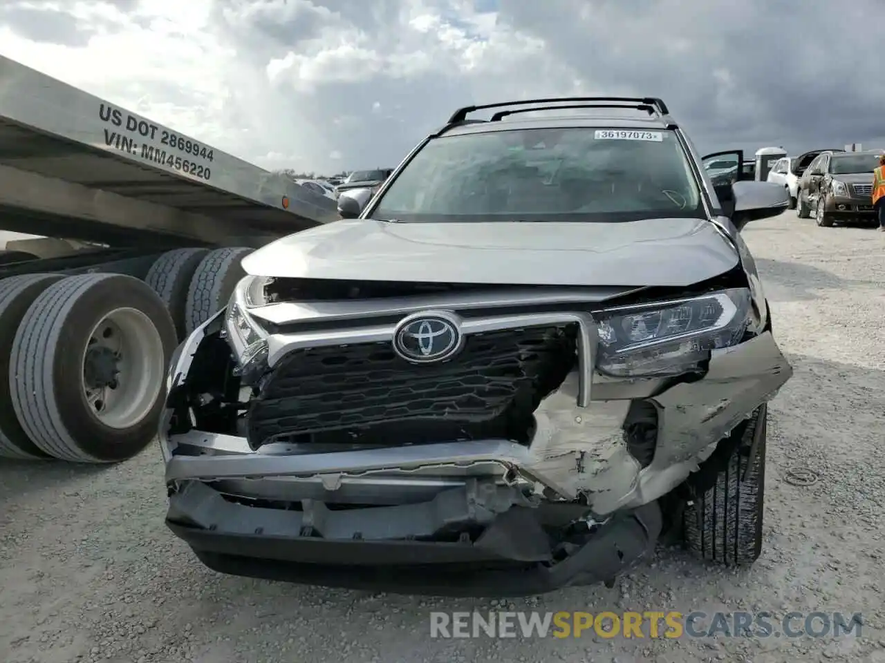 5 Photograph of a damaged car 2T3A1RFV0KC017941 TOYOTA RAV4 2019