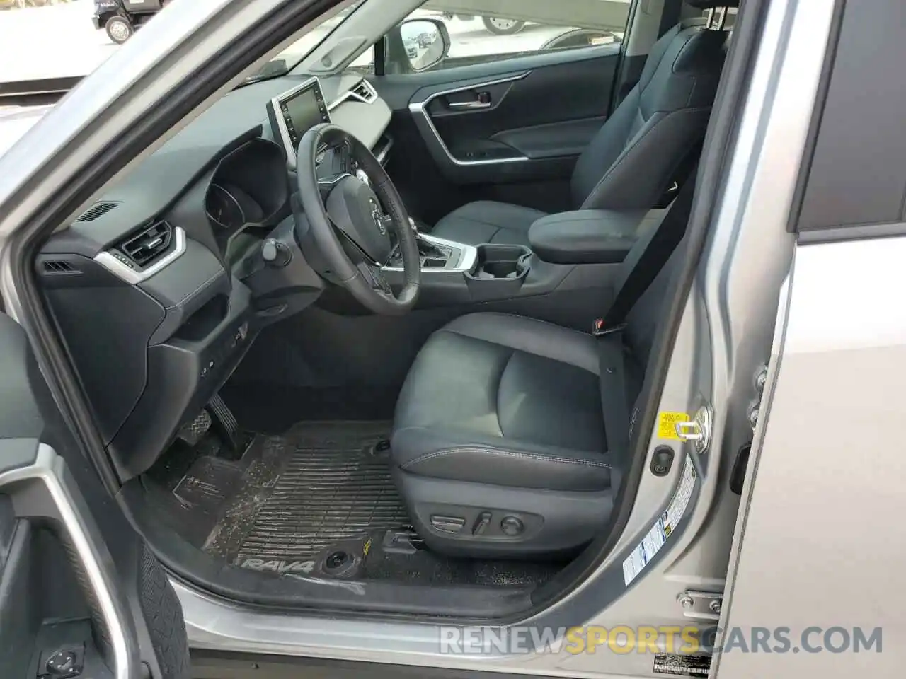 7 Photograph of a damaged car 2T3A1RFV0KC017941 TOYOTA RAV4 2019