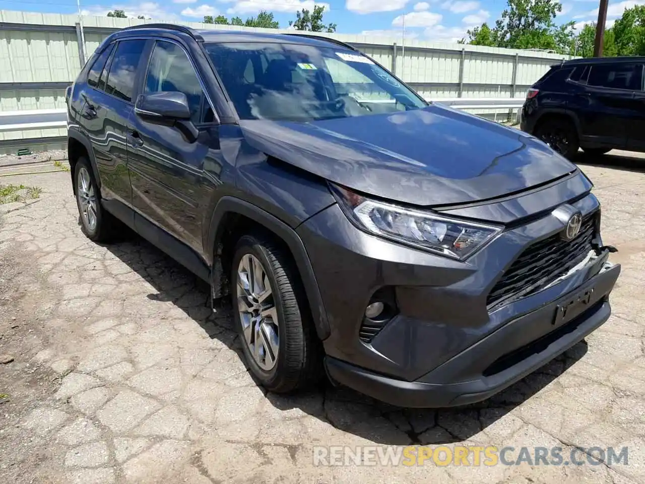 1 Photograph of a damaged car 2T3A1RFV0KC020984 TOYOTA RAV4 2019