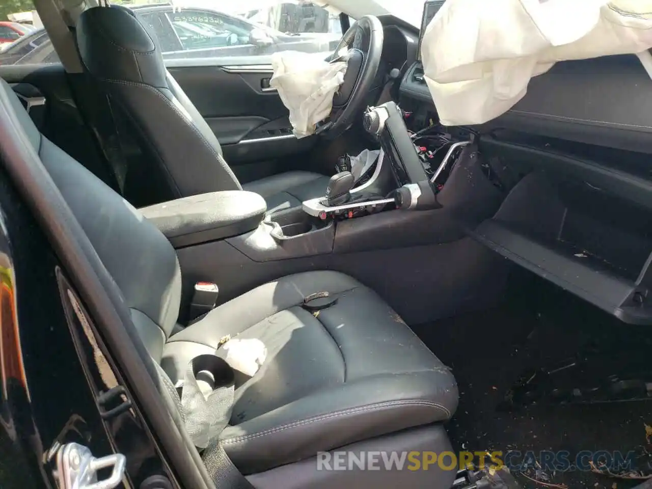 5 Photograph of a damaged car 2T3A1RFV0KC036652 TOYOTA RAV4 2019