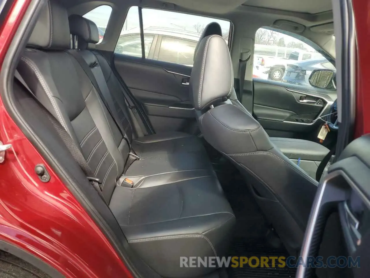 11 Photograph of a damaged car 2T3A1RFV0KC050115 TOYOTA RAV4 2019