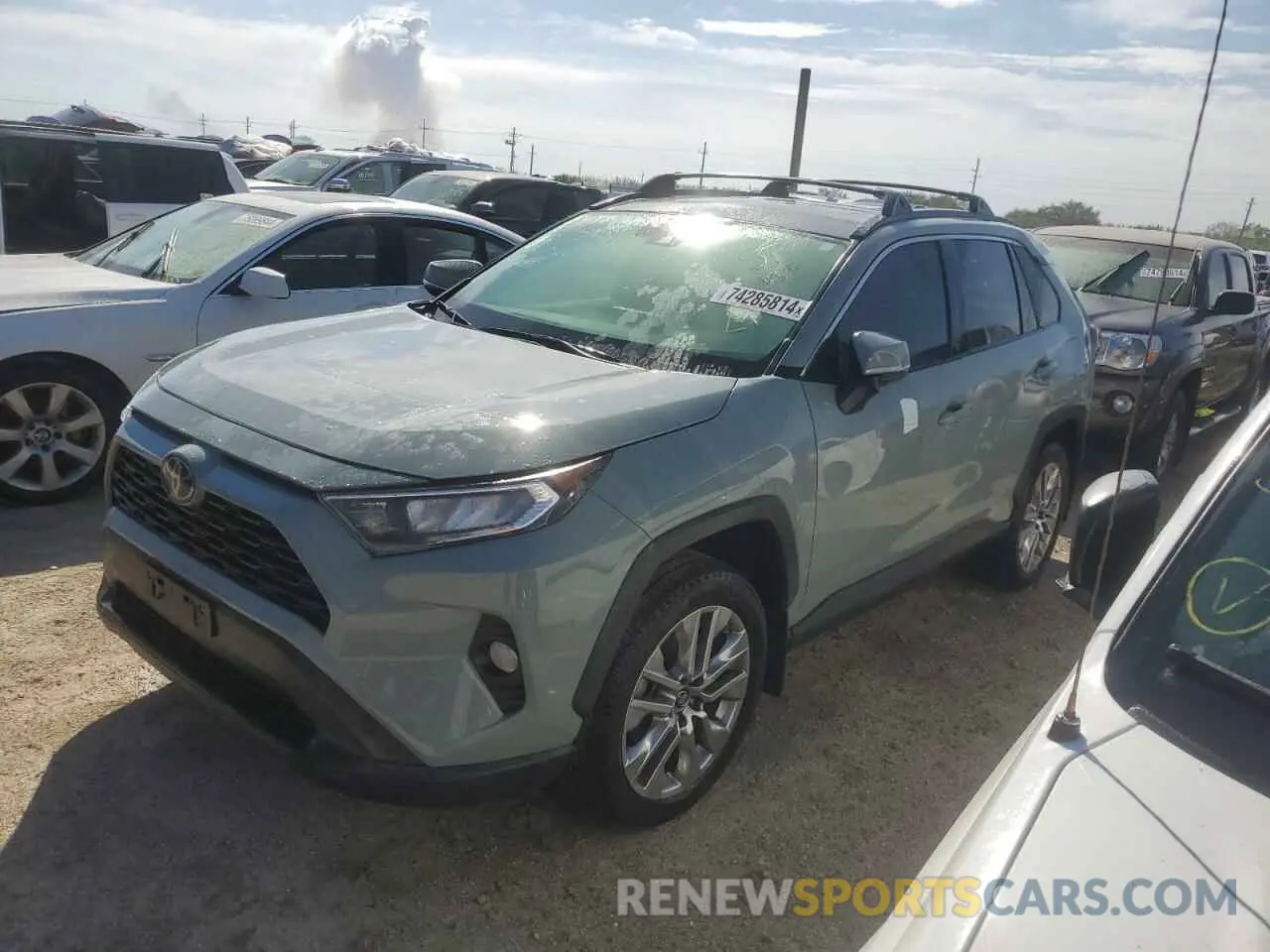 1 Photograph of a damaged car 2T3A1RFV0KW039453 TOYOTA RAV4 2019