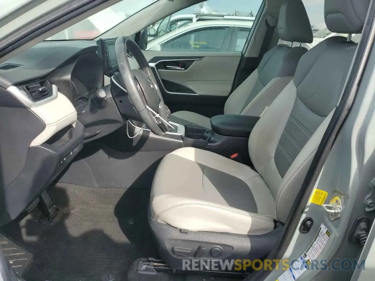7 Photograph of a damaged car 2T3A1RFV0KW039453 TOYOTA RAV4 2019