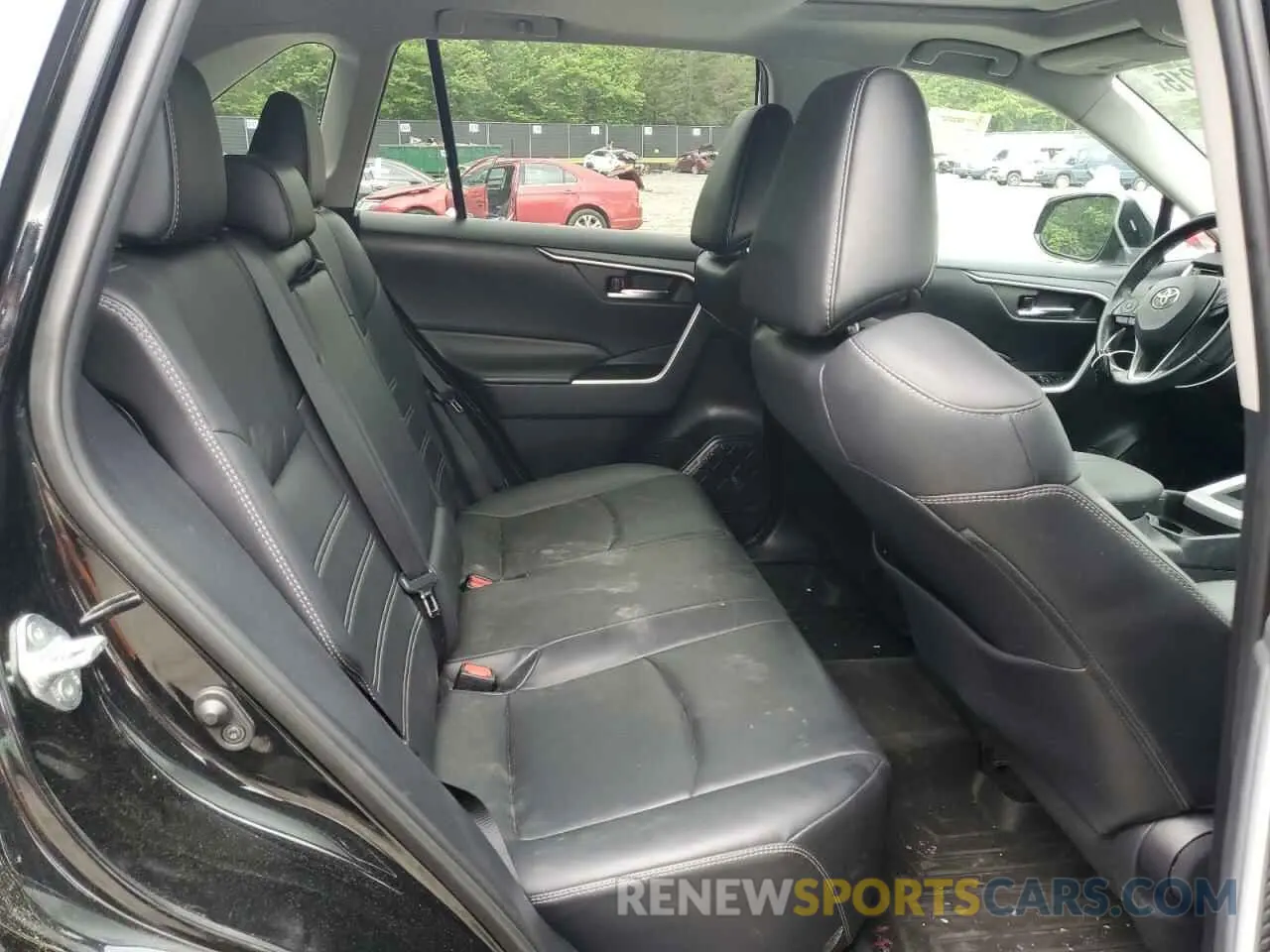 11 Photograph of a damaged car 2T3A1RFV0KW045074 TOYOTA RAV4 2019