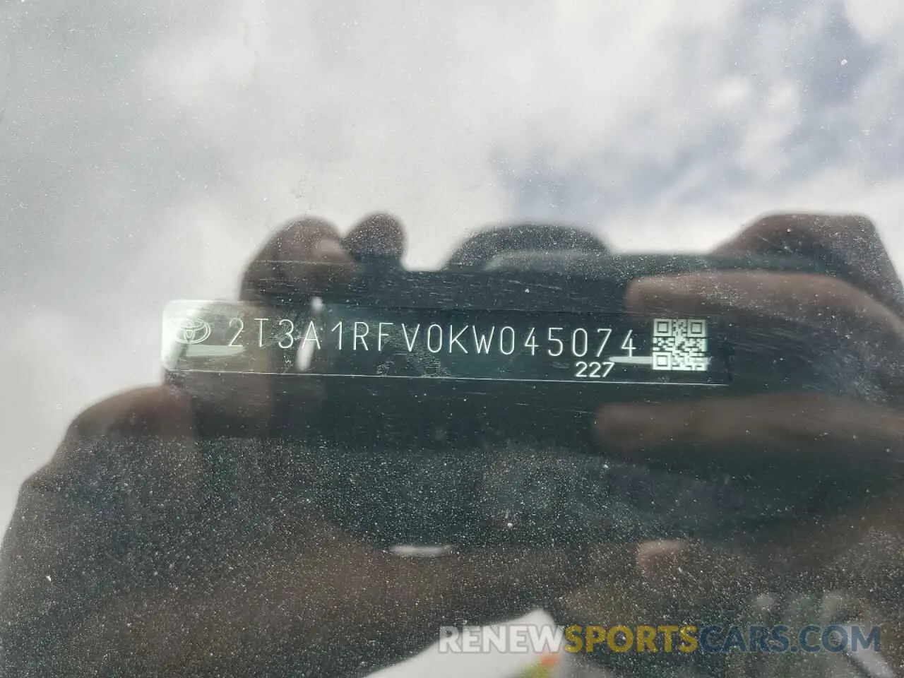 13 Photograph of a damaged car 2T3A1RFV0KW045074 TOYOTA RAV4 2019