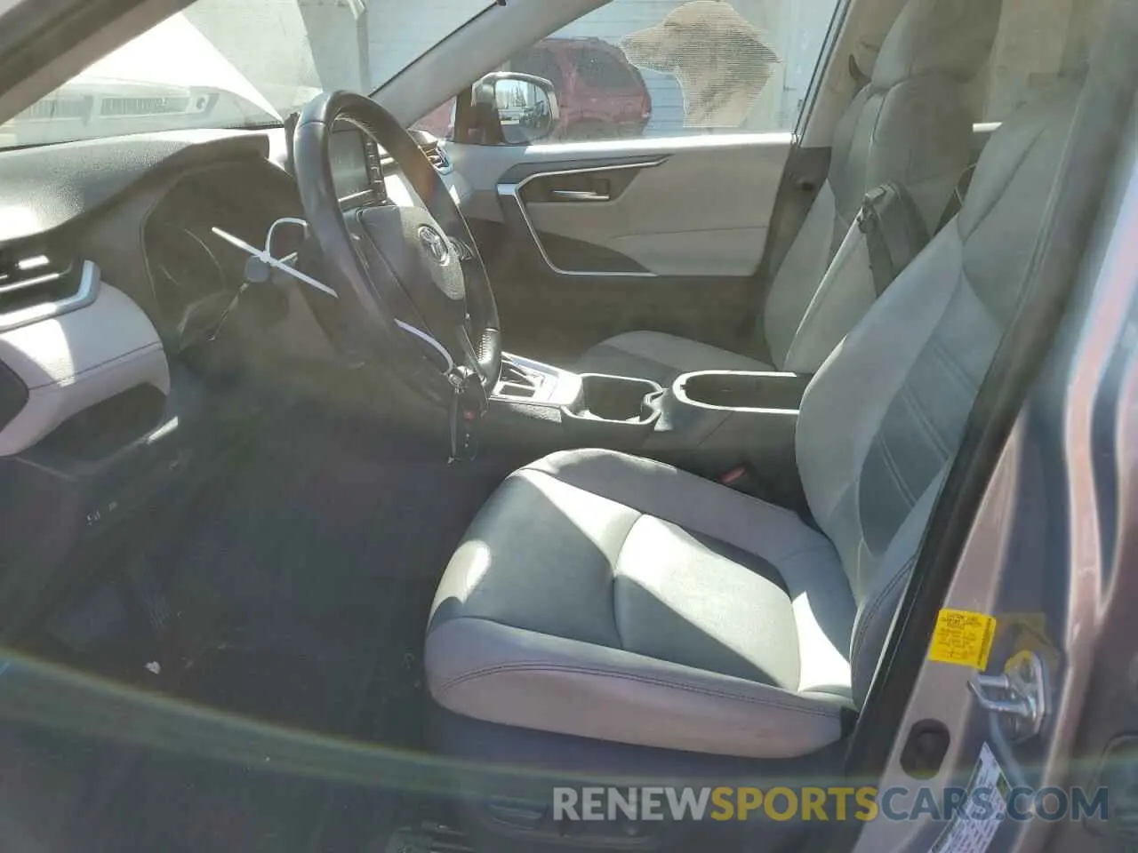 7 Photograph of a damaged car 2T3A1RFV0KW051537 TOYOTA RAV4 2019