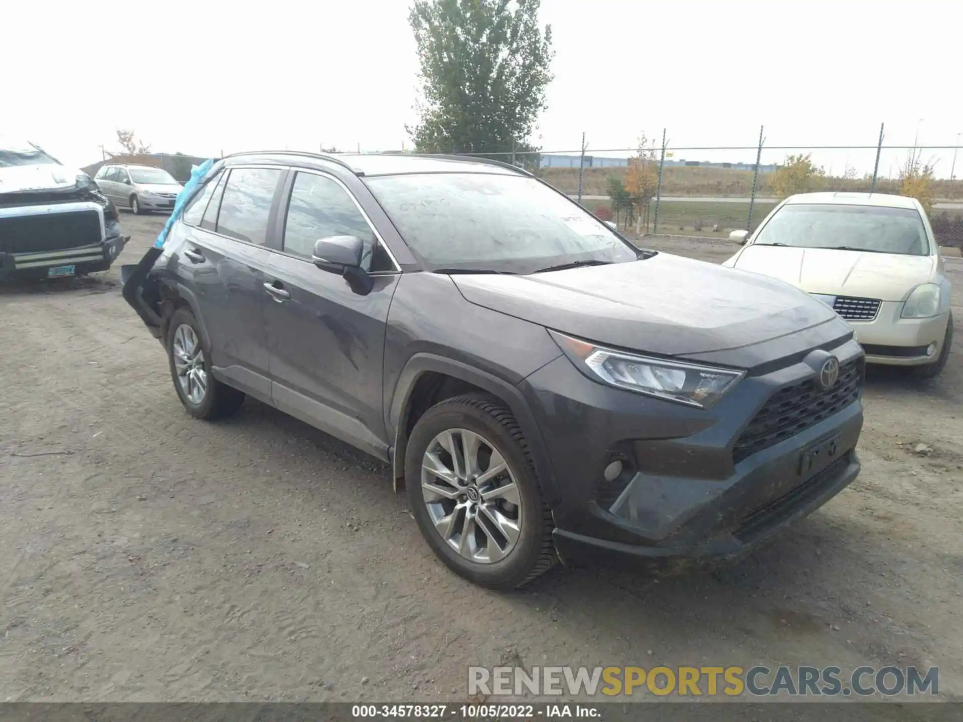 1 Photograph of a damaged car 2T3A1RFV0KW054826 TOYOTA RAV4 2019