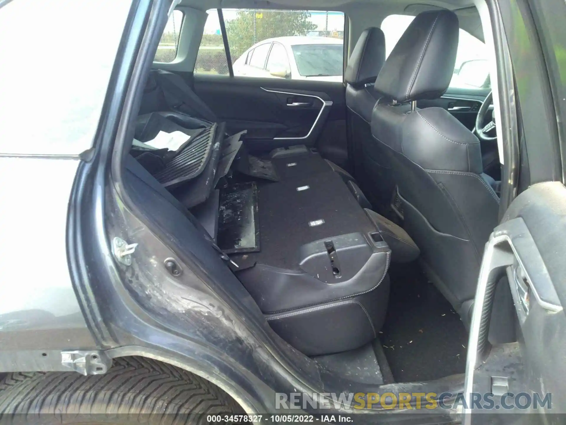 8 Photograph of a damaged car 2T3A1RFV0KW054826 TOYOTA RAV4 2019