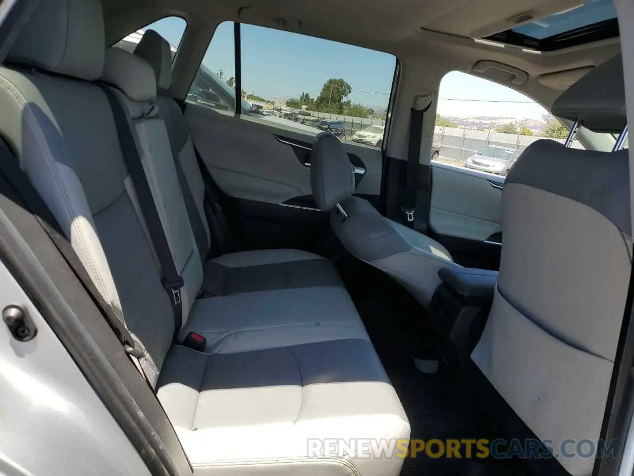 10 Photograph of a damaged car 2T3A1RFV0KW083176 TOYOTA RAV4 2019