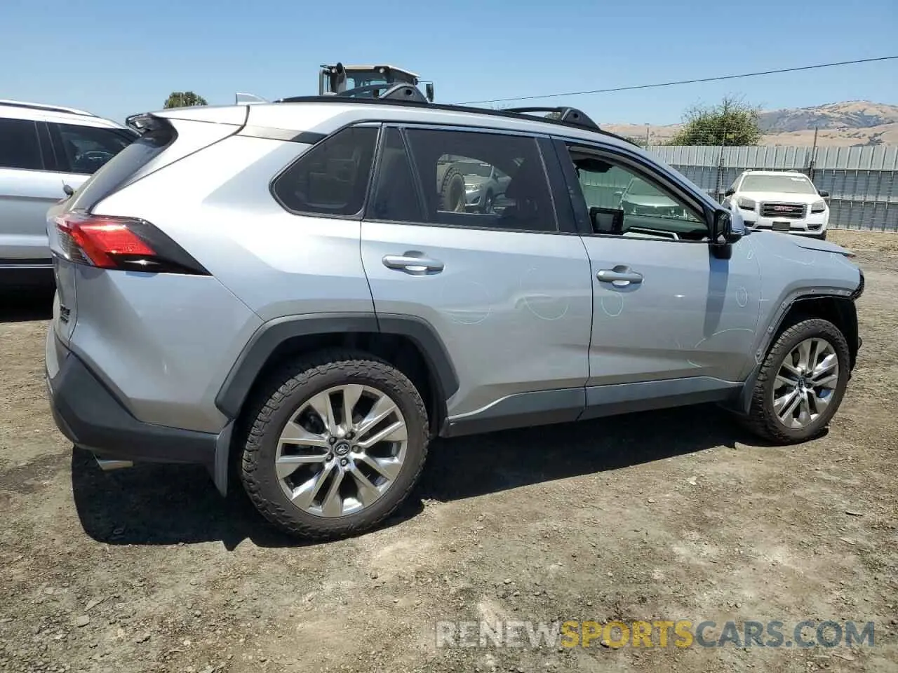 3 Photograph of a damaged car 2T3A1RFV0KW083176 TOYOTA RAV4 2019
